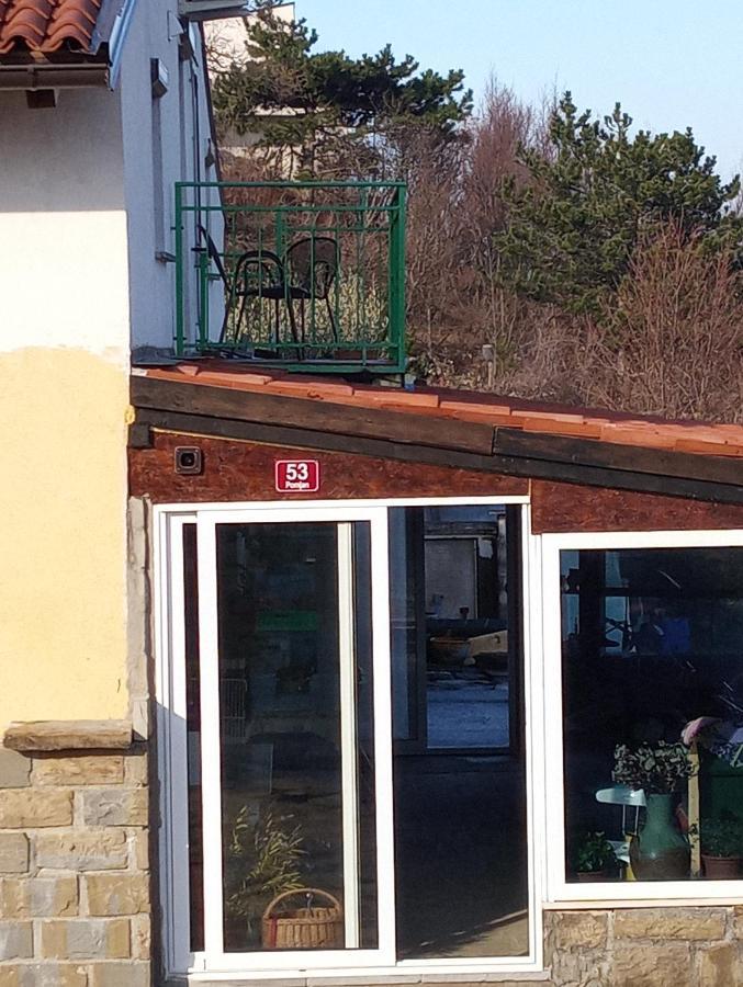 Apartments Pomjan Pogled Na Gore Exterior photo
