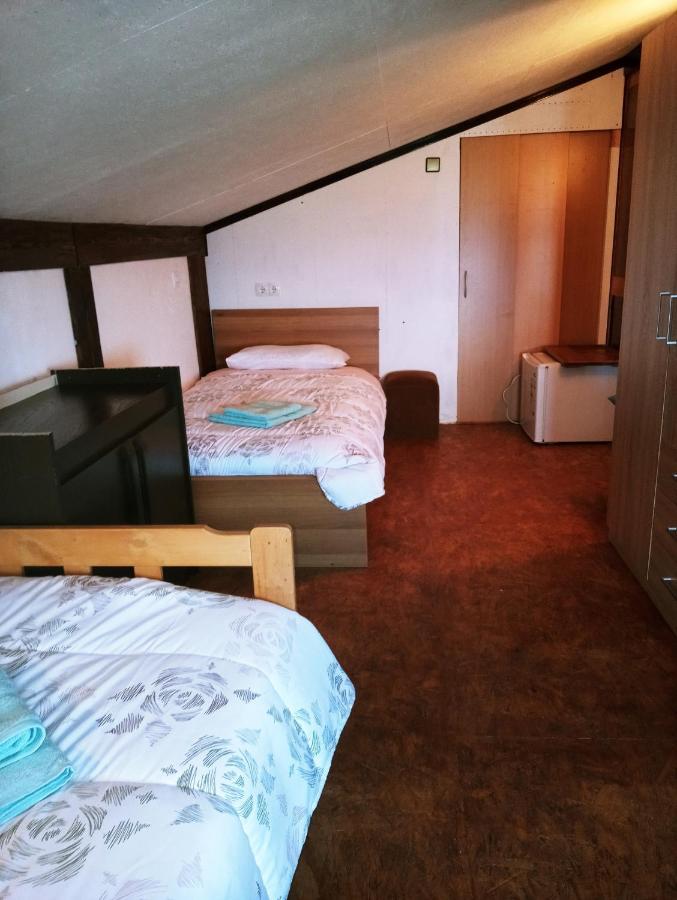 Apartments Pomjan Pogled Na Gore Exterior photo